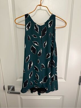 LOFT Ann Taylor Dark Teal Sleeveless Leaf-Print Top in size M